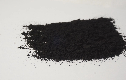 Kateri material se običajno uporablja za elektrode v superkondenzatorjih?